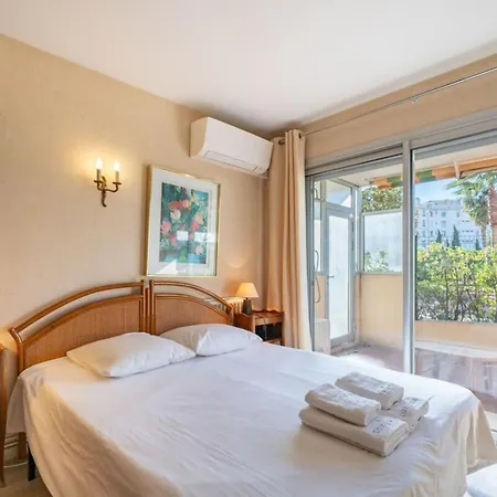 Apartment One Bedroom On The Garden Level *